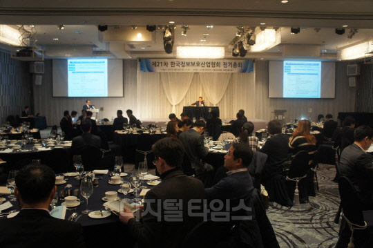 한국정보보호산업협회(KISIA)는 지난 24일 서울 역삼동 노보텔 앰배서더호텔에서 제 21차 정기총회를 개최하고, 글로벌 경쟁력으로 정보보호산업 성장을 견인하는 협회로 거듭나겠다고 밝혔다. KISIA 제공